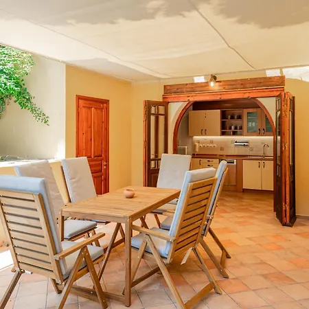 Harmonia - A Sanctuary In The Old Town Of Rhodes * עיר רודוס