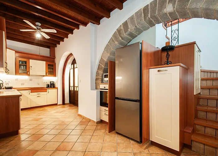 Vila Harmonia - A Sanctuary In The Old Town Of Rhodes